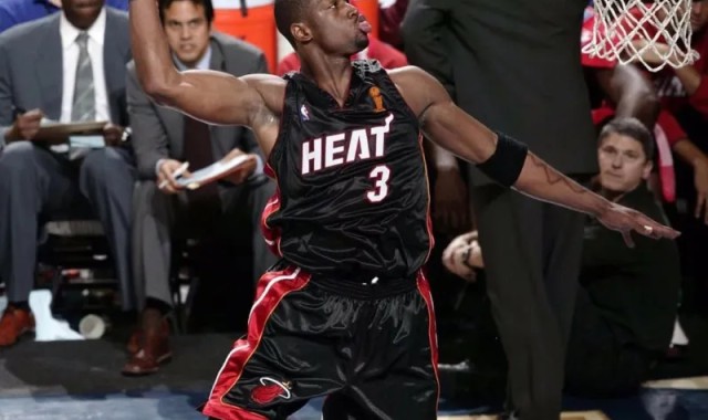 电子游戏-那年的闪电侠！媒体晒韦德06年总决赛的赛场照与球迷分享