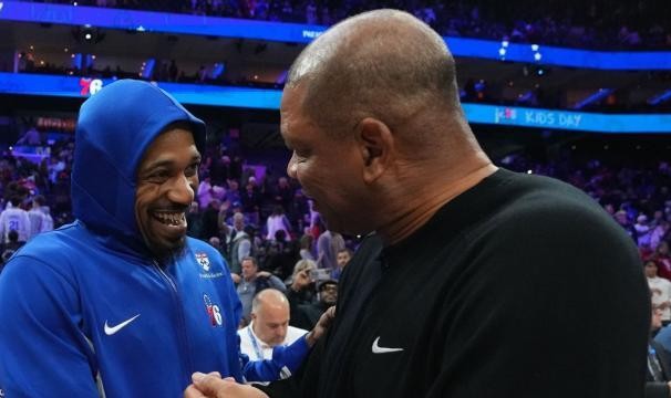 里弗斯重回费城感受满场嘘声，字母哥公开声援主帅