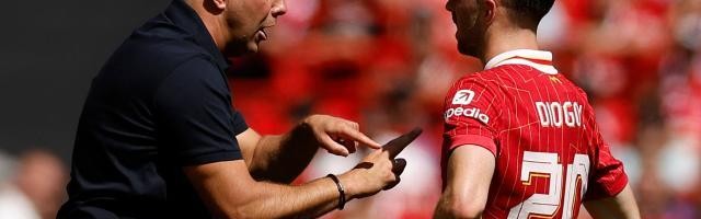 问鼎娱乐-斯洛特：很多人讨论引援，但我们的替补席人手充足