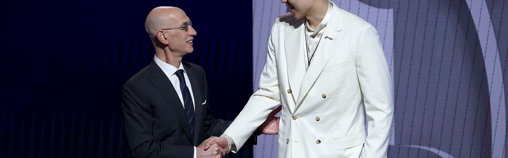 😱年度惊喜与意外：杨瀚森空降波特兰 东契奇浓眉交易震古烁今