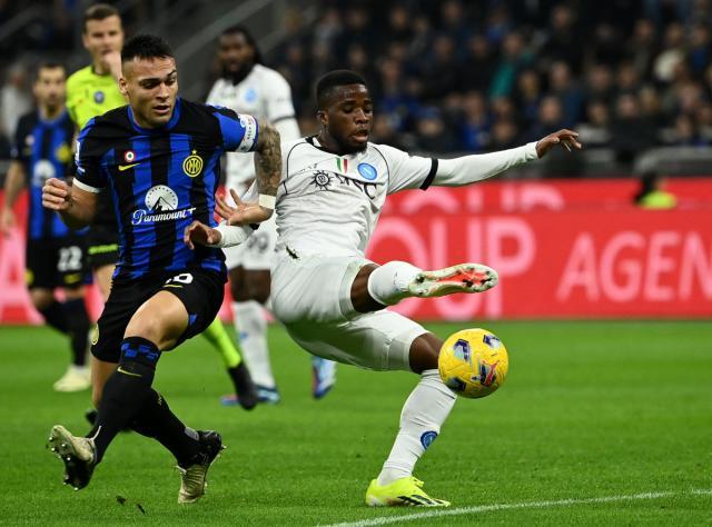 1710722949130021924.jpg Lautaro-Martinez-Hamed-Junior-Traore-Inter-Napoli.jpg